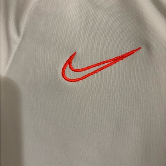 Nike bundle size small 2 tees and one long sleeve - Picture 4 of 12